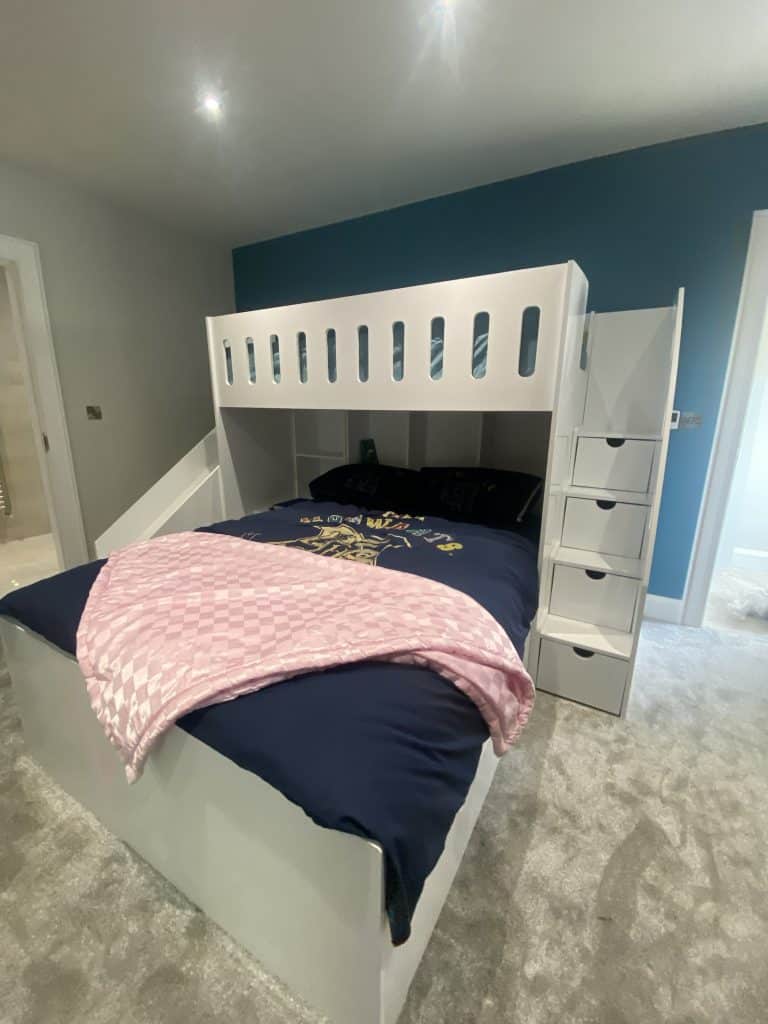 Modern wooden corner bunk beds