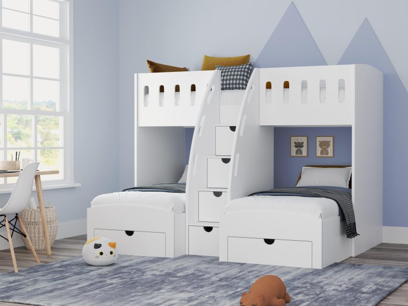 Triple bunk bed