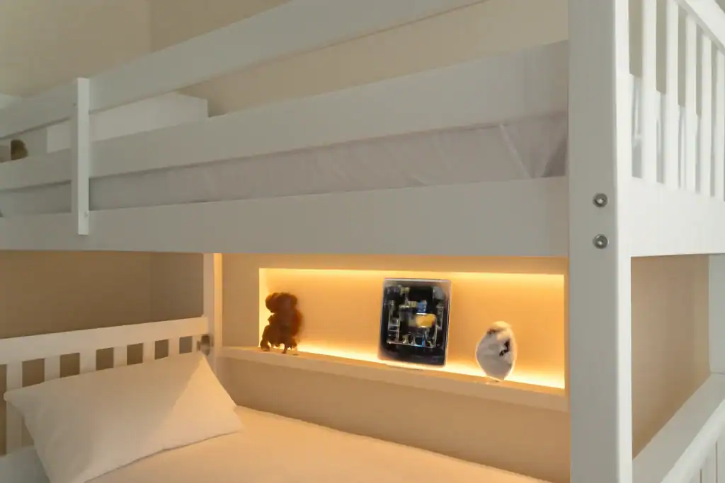 Shelf with Built-in Lighting